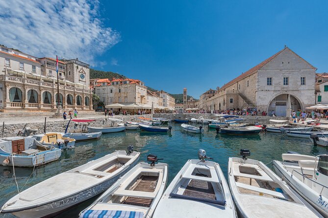4 Islands Tour from Split to Zlatni Rat, Hvar & Pakleni Islands - Boat comfort, crew service and what is included