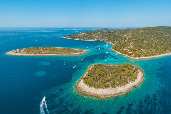 Adriatica Tour ( Blue Lagoon and Solta) from Trogir or Split - Maslinica, Šolta’s old fishing bay