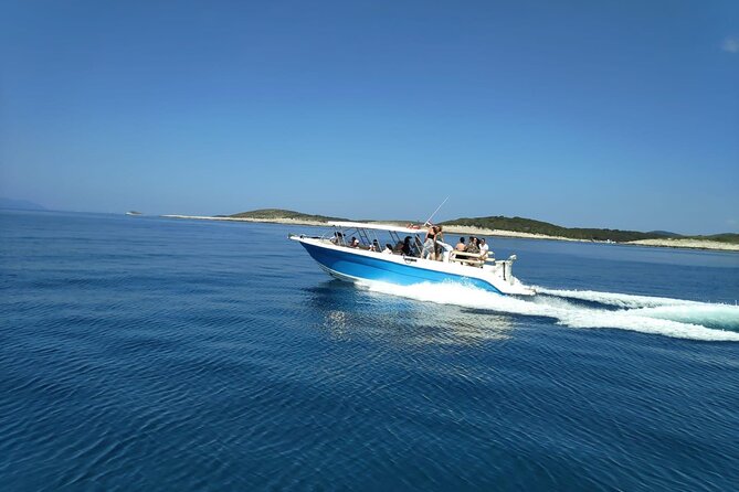 Adventurous Blue and Green Cave group tour - Palmižana and Laganini: the most debated finish