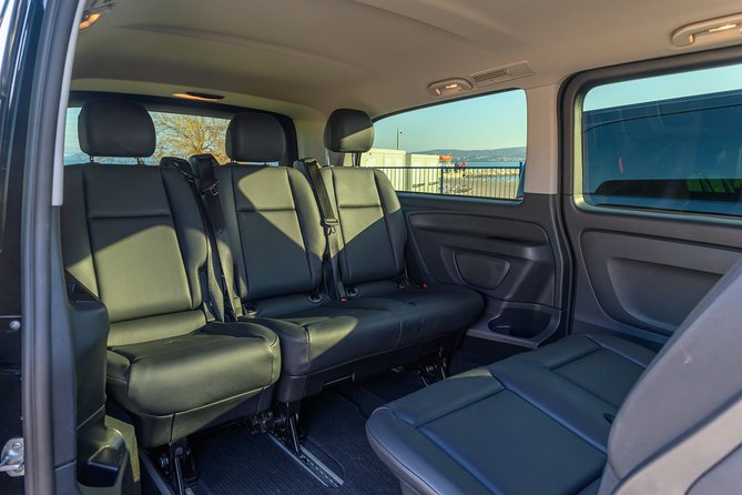 Airport shuttle - A private ride that begins at your door