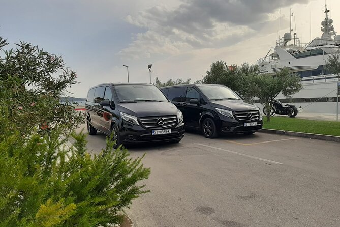 Airport shuttle - A good choice for families and small groups