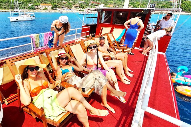 All-Inclusive Blue Lagoon & 3 Island Boat Tour with Food & Drinks - The cruise back to Split