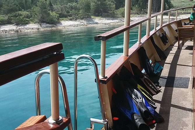 All Inclusive Brac and Solta islands swimming cruise - Boarding Polaris at Split Port