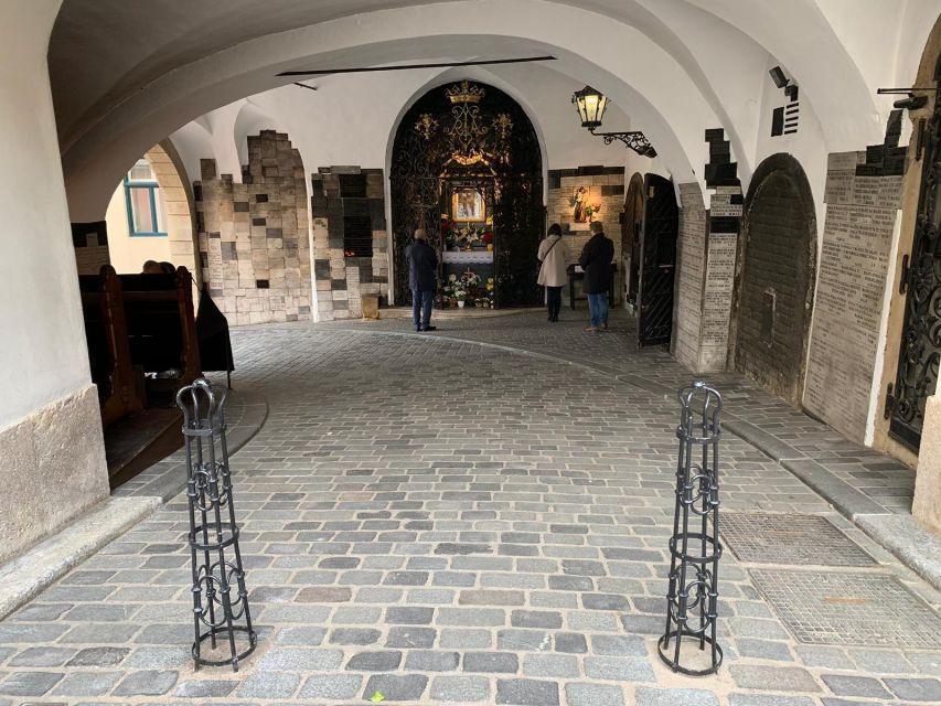 Best of Zagreb Walking Tour - Stone Gate and the story beneath the walls