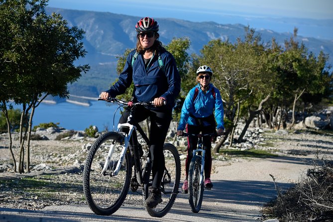 Biking Vidova - Skrip & museum of olive oil - Splitska - Postira - Nerežišća and the island’s inland rhythm