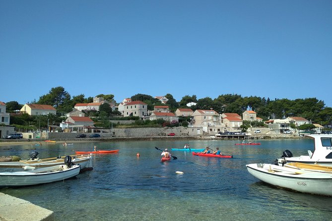 Bits of History - Half day kayak Tour with Wine delight - Starting in Lumbarda and getting organized