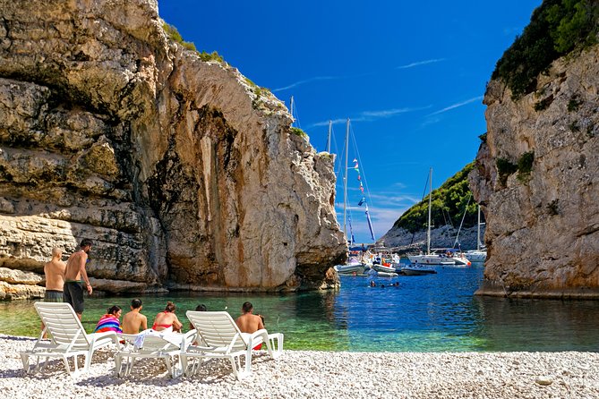 Blue Cave and Pakleni Islands group Tour from Hvar - Boat comfort, group size, and the ride between stops