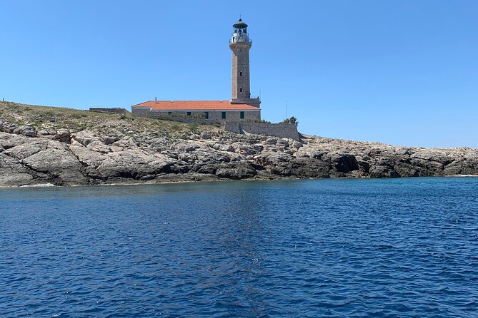 Blue Cave and Town Hvar with 5 Island Boat Tour - Hvar Town and the final island views