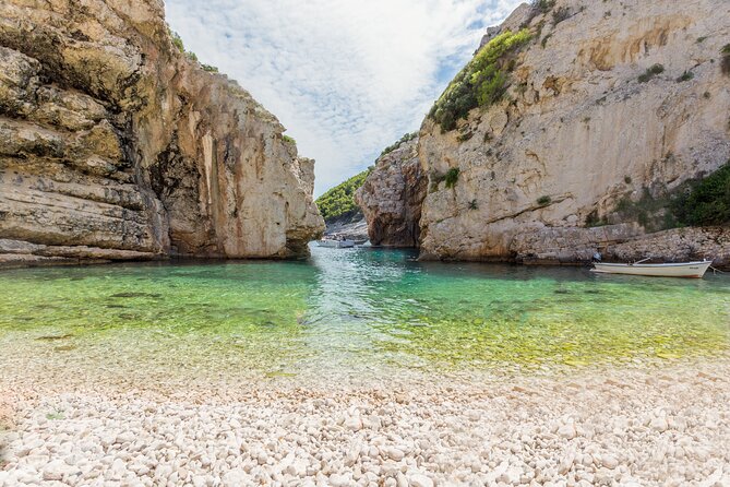 Blue Cave, Blue Lagoon, Pakleni Islands Group boat tour from Hvar - How the guide and boat affect the day