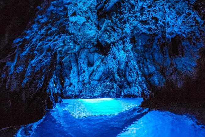 Blue cave group tour with swimming and snorkelling from Hvar - Starting in Hvar at 10:15 am