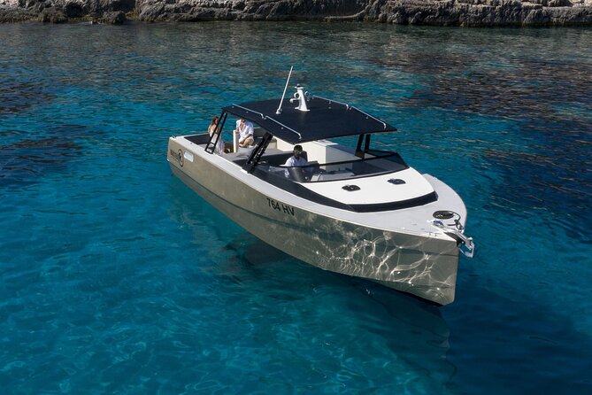 Blue cave group tour with swimming and snorkelling from Hvar - The boat, guides and group atmosphere