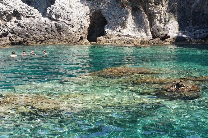 BLUE CAVE private speedboat tour with drinks - The Green Caves and Kolocep’s clear water