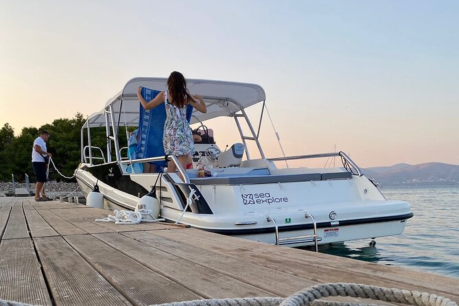 Blue Lagoon and 3 Islands Half Day Tour by Speed Boat - Trogir - What the crew and boat service add