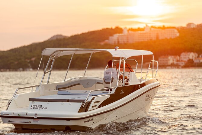 Blue Lagoon and 3 Islands Half Day Tour by Speed Boat - Trogir - Who will enjoy this speedboat trip most?
