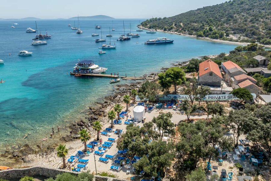 Blue Lagoon & Islands Day Cruise from Split with Lunch - Maslinica on Šolta: a useful change of pace