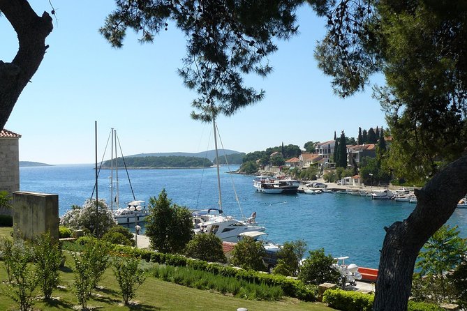 Blue Lagoon Private Tour from Trogir - LUNCH IN THE RESTAURANT INCLUDED - Maslinica Bay and the slower side of Šolta