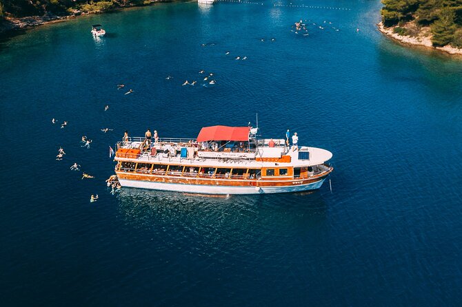 Blue Lagoon & Šolta Island from Trogir LUNCH & DRINKS INCLUDED - Lunch beneath the pine trees
