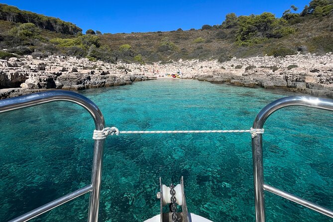 Boat Tour at Delfina Hvar - Boat comfort, WiFi, and group size