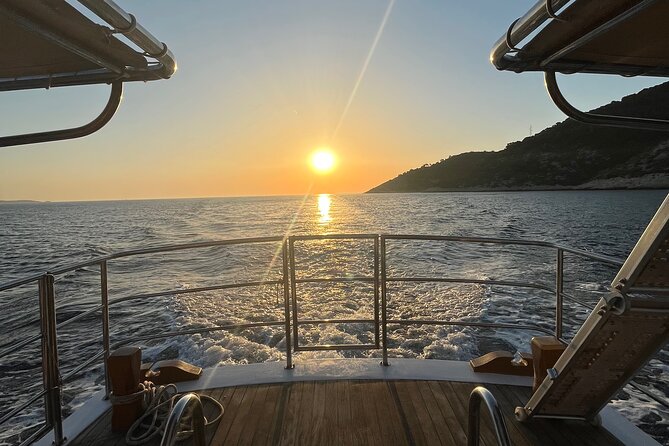 Boat Tour at Delfina Hvar - Meeting point, timing, and weather