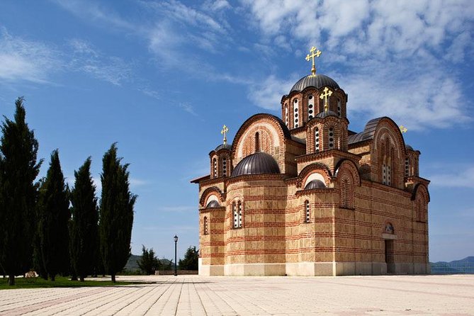 Bosnia Food and Wine Experience Tour - From Dubrovnik - Pridvorci, where wine comes with a family table