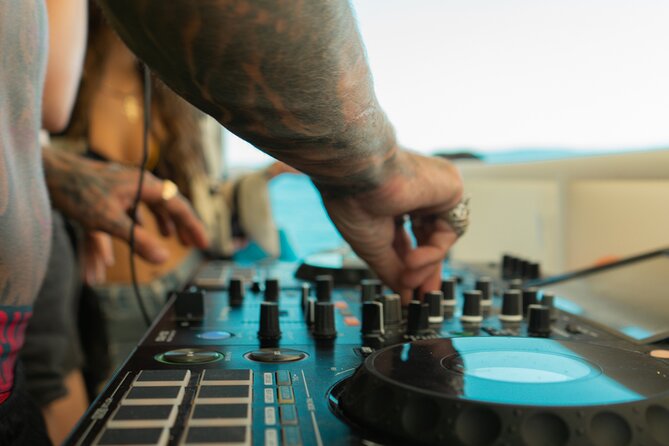 Captain’s Boat Party Split–Blue Lagoon Swim Stop + Free Shots &DJ - Making the most of the swim stop