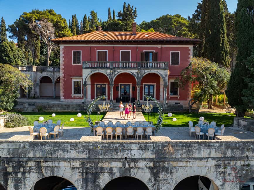 Cavtat: Banac Gallery Entrance & Sparkling Wine - Arriving at Villa Banac on Trumbićev put 25