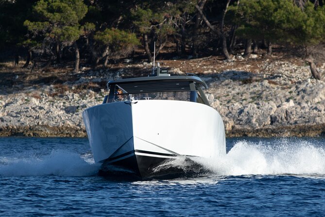 Colnago 45 - Luxury Private Speedboat Tours - Reaching the Blue Cave from Hvar