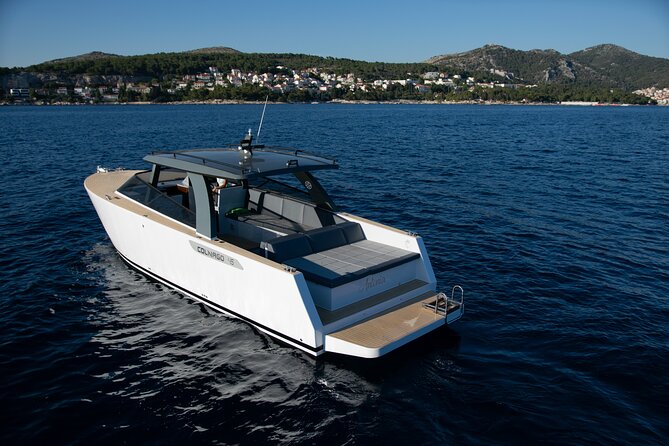 Colnago 45 - Luxury Private Speedboat Tours - Stiniva Cove and its dramatic entrance