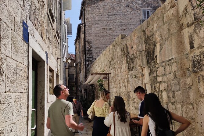 Controversies behind Split and Croatia-Anthropologist guide - Ancient graves beneath Narodni trg