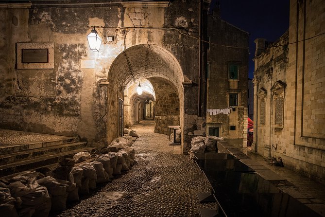Dark Tales of the Old Town - Starting beside Large Onofrio’s Fountain at 6 p.m.