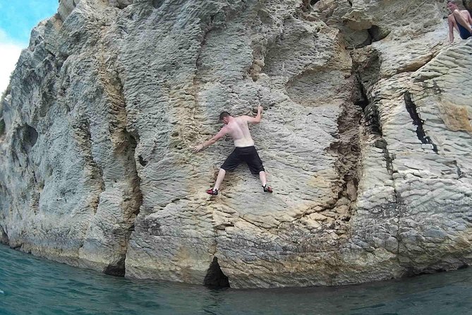 Deep Water Solo and Cliff Jumping Tour in Split - Choosing a route that matches your ability