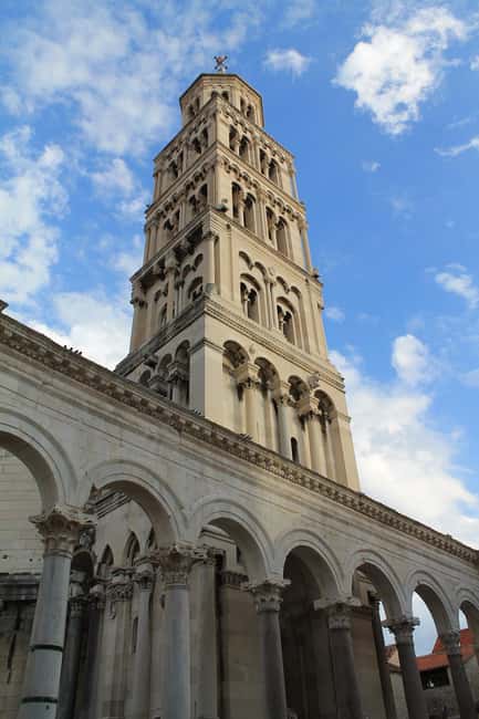 Diocletian's Palace and Old Town SMALL GROUP Walking Tour - Walking through Diocletian’s Palace