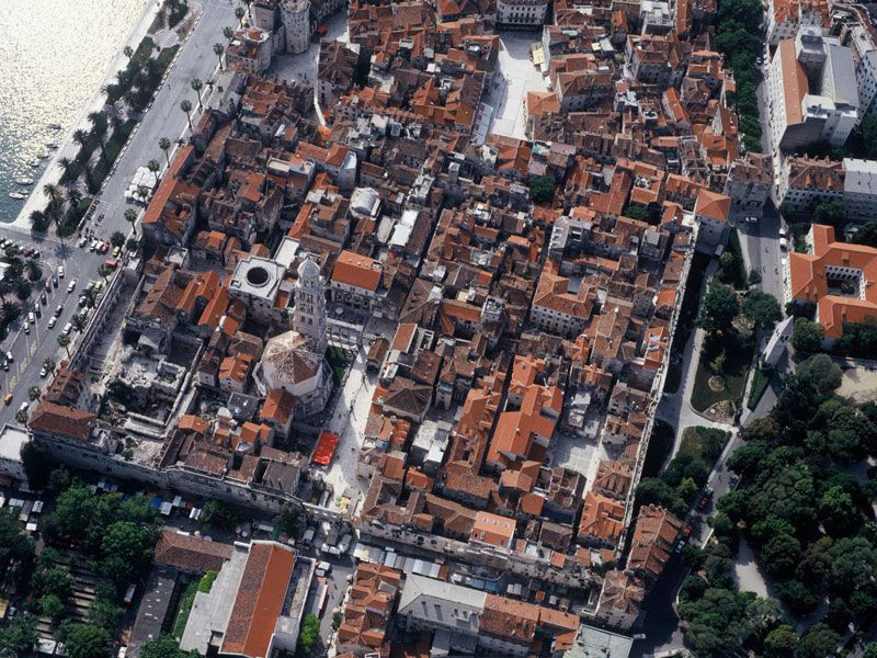 Discover The Old Town Split 1.5h walking Small group tour - The Cathedral of St Doimus and the emperor’s mausoleum