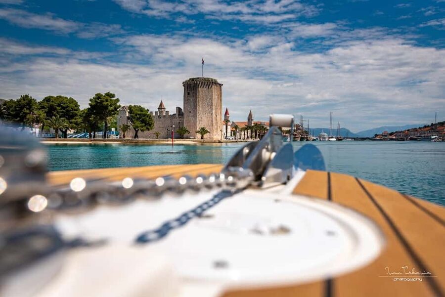 Discover Trogir: Guided Walking Tour of a Medieval Gem - Reading the old town through its palaces and walls