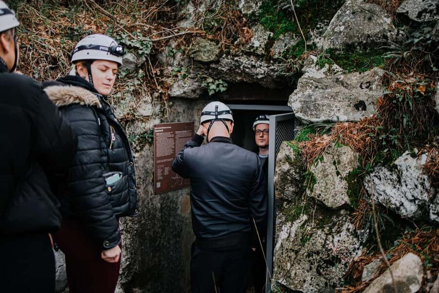 DISCOVERING THE UNKNOWN Extended WW2&UNDERGROUND tour - San Giovanni ends the tour with sound and film