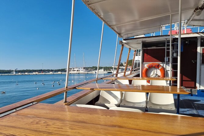 Dolphin & Sunset tour with Brijuni panorama - Dinner on board, including a choice of main course