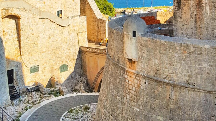 Dubrovnik: 1.5-Hour Guided Old Town Walking Tour - Entering the Old Town through Pile Gate