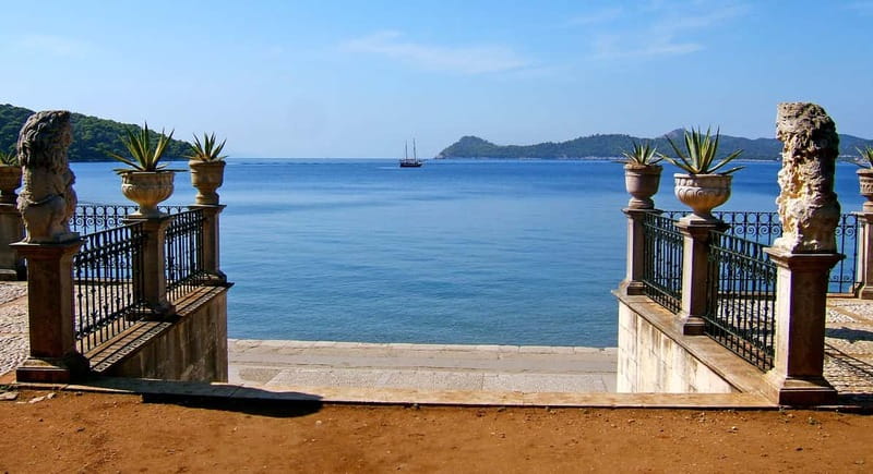 Dubrovnik: 3 Island Boat Tour with Lunch and Guide - Koločep is the best stop for a swim