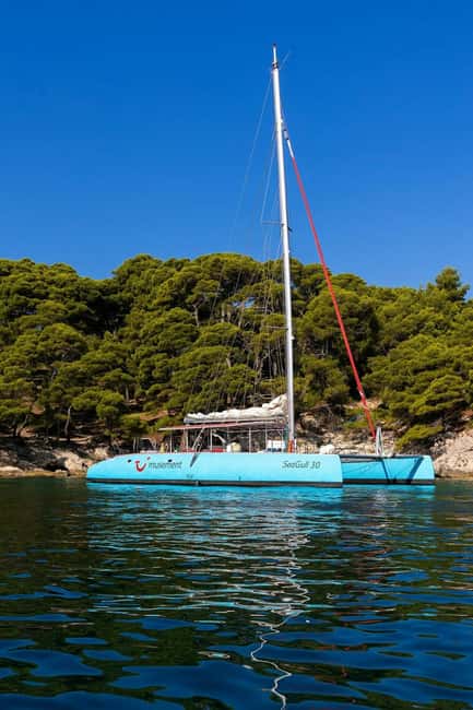 Dubrovnik: Best of the Elaphites by Catamaran - Sailing toward Lopud and its sandy beaches