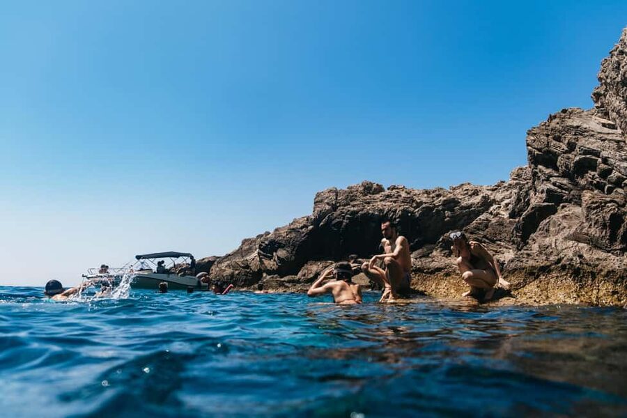 Dubrovnik: Blue Cave and Elafit Small Group Boat Exploration - The boat atmosphere, drinks, and group size