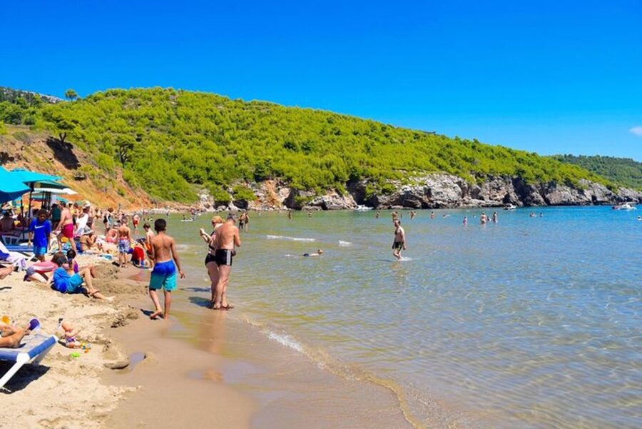 Dubrovnik: Blue Cave & Sunj Beach Boat Tour with Drinks - The skipper can make or break the day