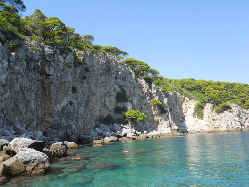 Dubrovnik: Blue Cave Tour with Panoramic Old Town View - Šunj Beach and the one-hour pause