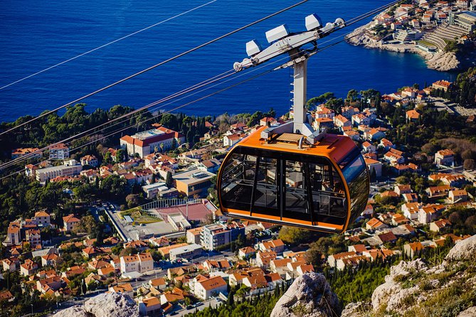 Dubrovnik Cable Car Ride, Old Town Walking Tour plus City Walls - What the guide adds, and where the format falls short
