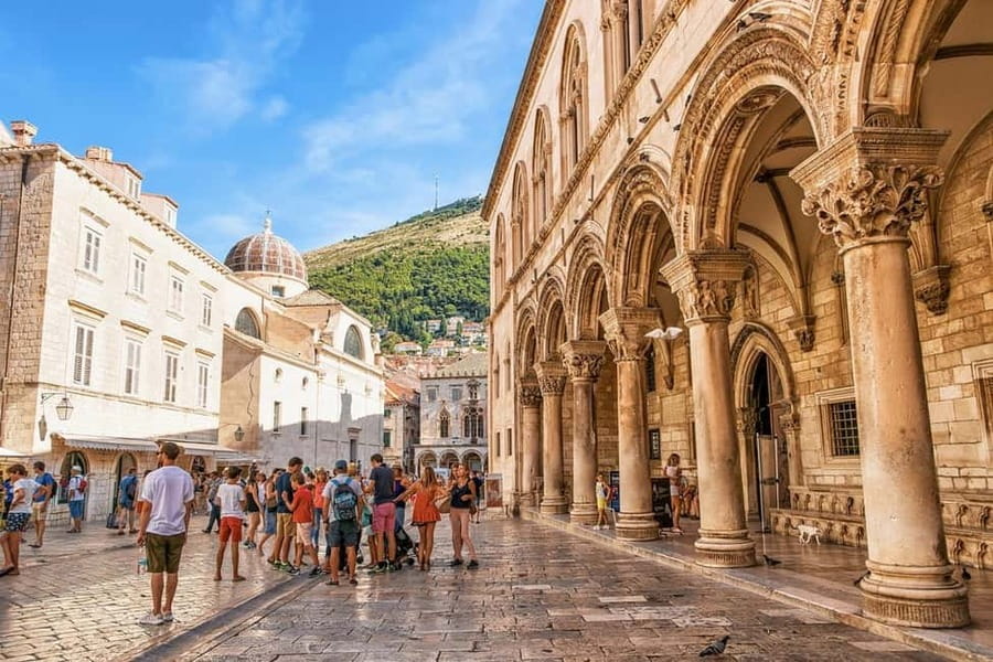 Dubrovnik: City Walls, Old Town Walking Tour & Adriatic View - Onofrio’s Fountain and a taste of old Dubrovnik