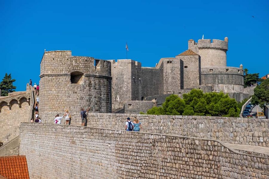 Dubrovnik: City Walls, Old Town Walking Tour & Adriatic View - Franciscan Monastery and the old pharmacy