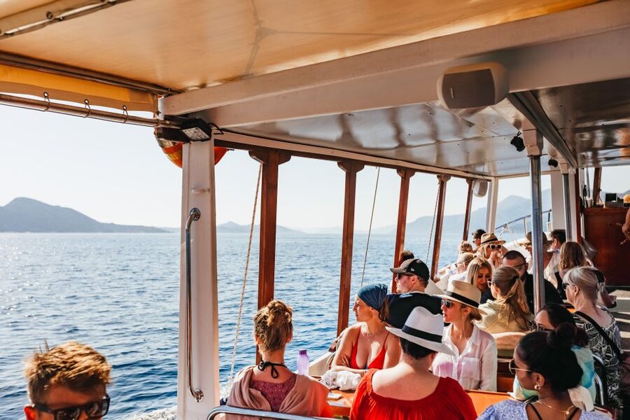 Dubrovnik: Elaphite Island Cruise w/ Drinks & Optional Lunch - Crew, comfort, and the social side
