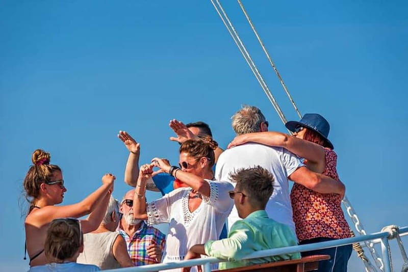 Dubrovnik: Elaphite Islands Cruise with Lunch and Drinks - Guides who make the day feel personal