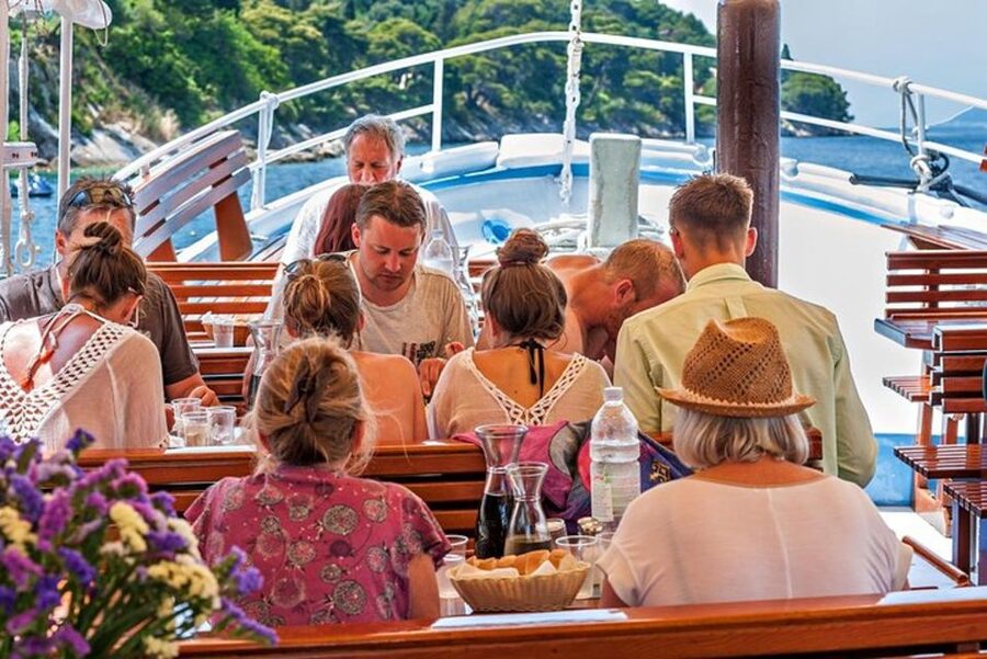 Dubrovnik: Elaphite Islands Cruise with Lunch and Drinks - Practical comfort, swimming, and mobility notes