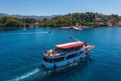 Elaphiti Islands Full-Day Cruise with Lunch