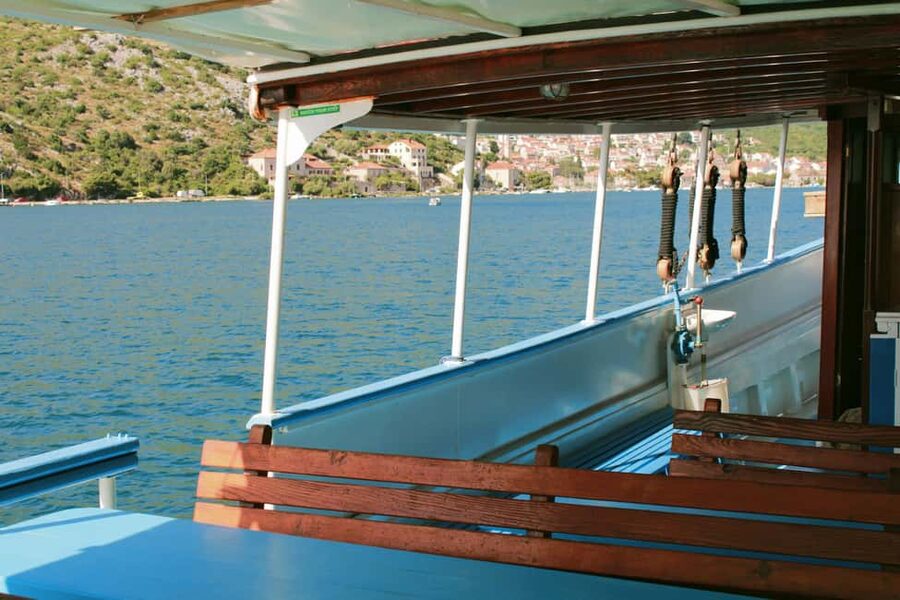 Dubrovnik: Full-Day Blue Cave & Elaphiti Islands Boat Tour - Koločep: pine woods and a car-free village
